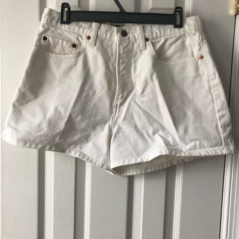 White mom jean shorts